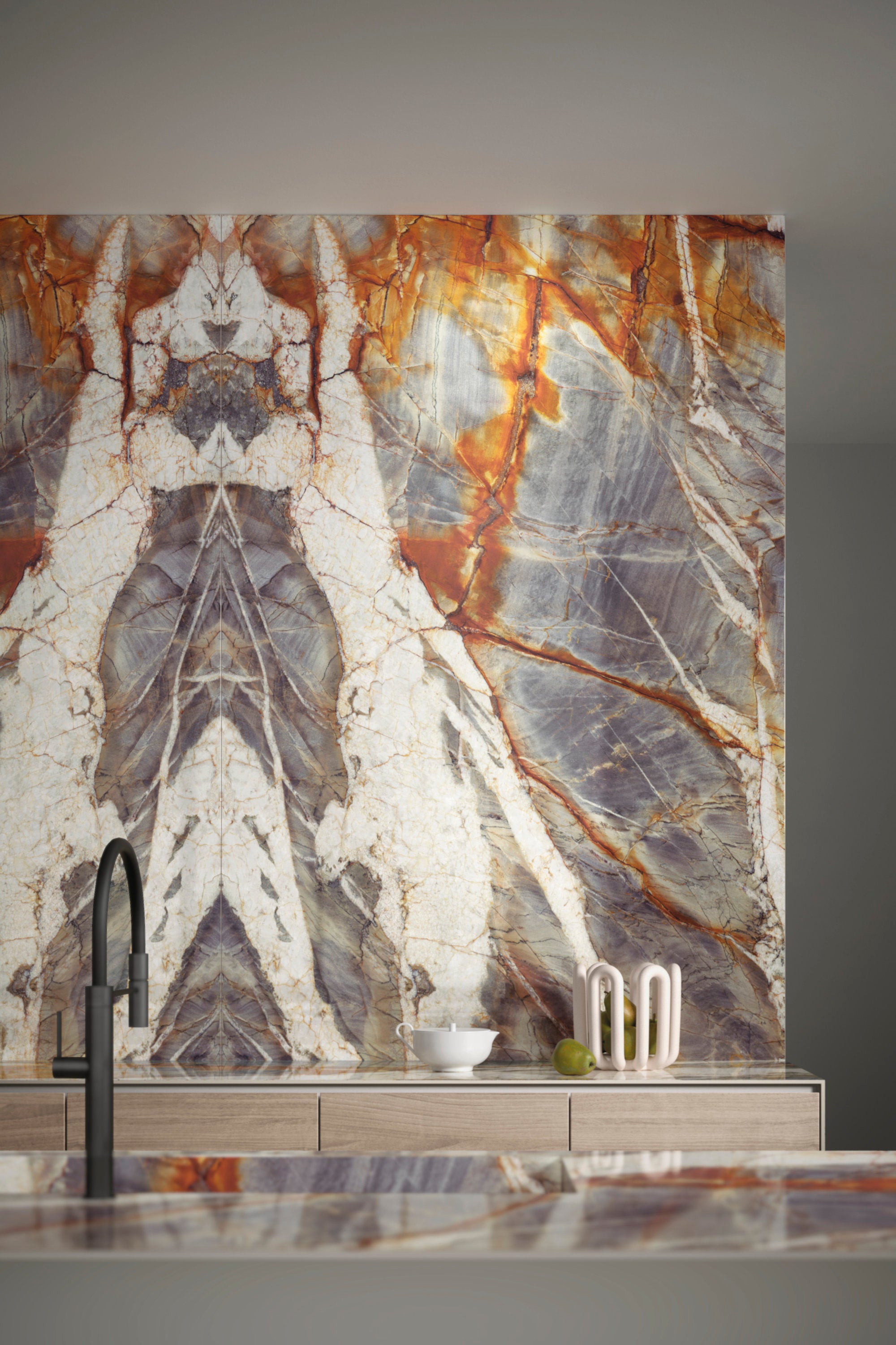 Marmi Maxfine Blue Tempest posé dans une cuisine