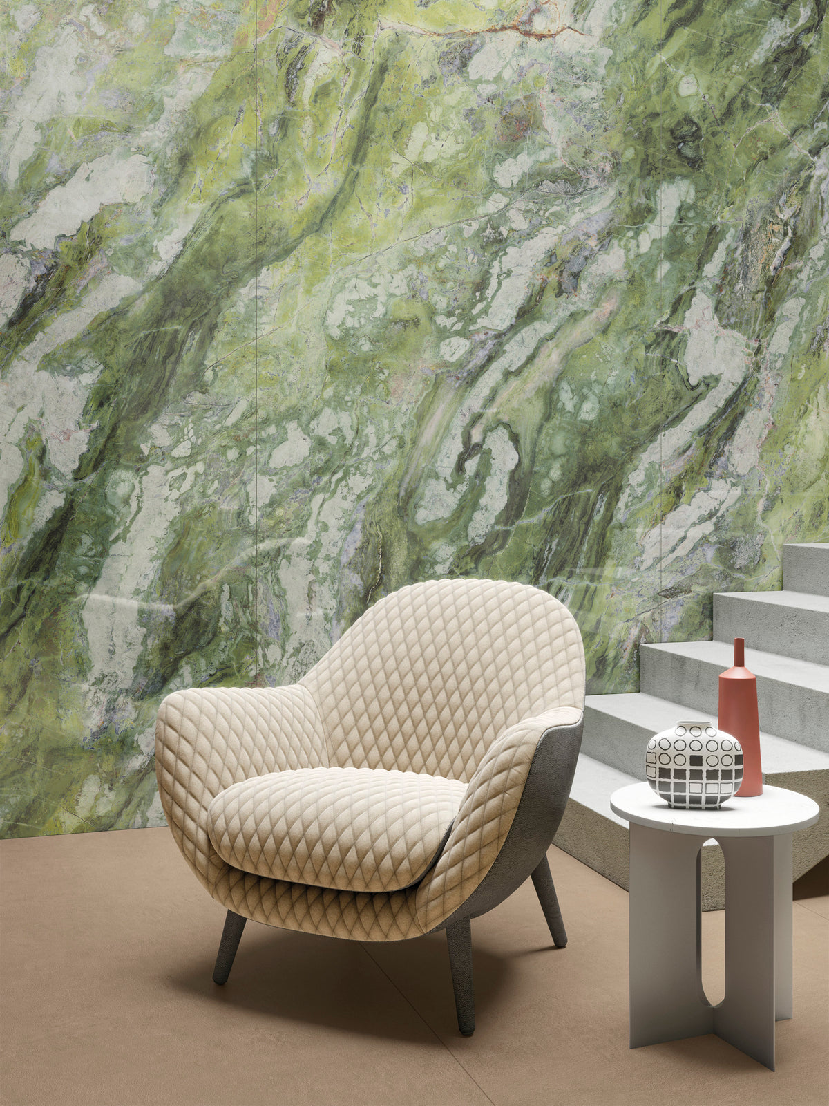 Marmi Maxfine Connemarble Irish posé dans un restaurant